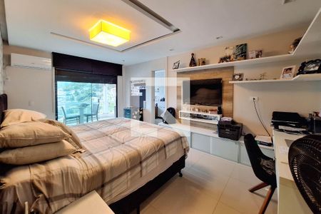 Casa de condomínio à venda com 530m², 5 quartos e 5 vagas Casa de condomínio à venda com 530m², 5 quartos e 5 vagasSuíte 3