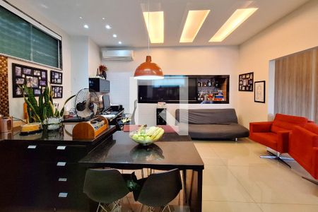 Casa de condomínio à venda com 530m², 5 quartos e 5 vagas Casa de condomínio à venda com 530m², 5 quartos e 5 vagasÁrea comum