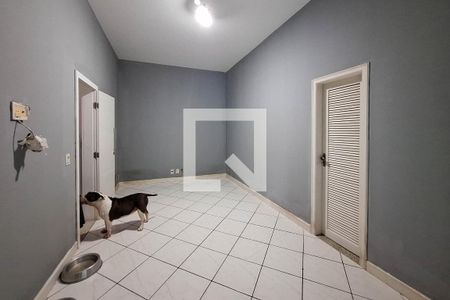 Casa de condomínio à venda com 530m², 5 quartos e 5 vagas Casa de condomínio à venda com 530m², 5 quartos e 5 vagasSuíte 4