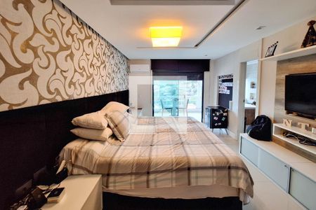 Casa de condomínio à venda com 530m², 5 quartos e 5 vagas Casa de condomínio à venda com 530m², 5 quartos e 5 vagasSuíte 3