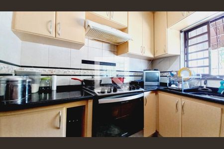 Casa à venda com 153m², 5 quartos e 2 vagasCozinha 