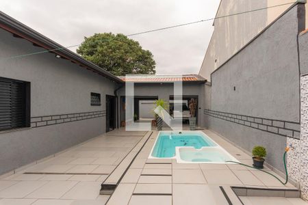 Casa à venda com 200m², 3 quartos e 4 vagas Casa à venda com 200m², 3 quartos e 4 vagasPiscina