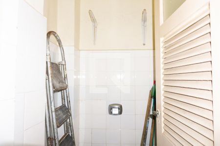 Apartamento à venda com 73m², 2 quartos e sem vaga Apartamento à venda com 73m², 2 quartos e sem vagaBanheiro de serviço