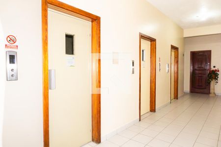 Apartamento à venda com 73m², 2 quartos e sem vaga Apartamento à venda com 73m², 2 quartos e sem vagaCorredor do prédio