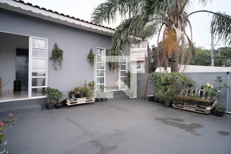 Casa à venda com 150m², 3 quartos e 2 vagas Casa à venda com 150m², 3 quartos e 2 vagasÁrea externa