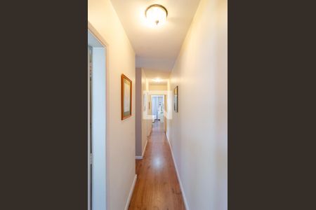 Casa à venda com 199m², 3 quartos e 2 vagas Casa à venda com 199m², 3 quartos e 2 vagasCorredor
