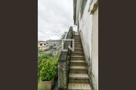 Casa à venda com 135m², 3 quartos e 1 vaga Casa à venda com 135m², 3 quartos e 1 vagaEscada de acesso ao imóvel