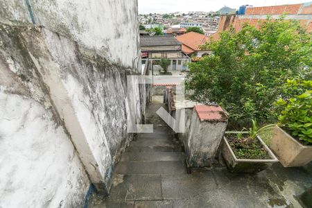 Casa à venda com 135m², 3 quartos e 1 vaga Casa à venda com 135m², 3 quartos e 1 vagaEscada de acesso ao imóvel