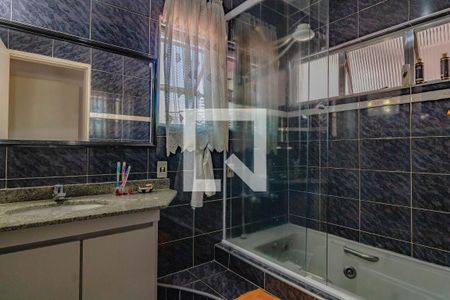 Casa à venda com 300m², 3 quartos e 3 vagas Casa à venda com 300m², 3 quartos e 3 vagasBanheiro