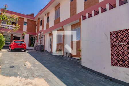 Casa à venda com 300m², 3 quartos e 3 vagas Casa à venda com 300m², 3 quartos e 3 vagasFachada