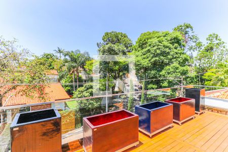 Casa à venda com 343m², 4 quartos e 6 vagas Casa à venda com 343m², 4 quartos e 6 vagasRooftop