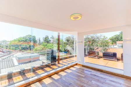 Casa à venda com 343m², 4 quartos e 6 vagas Casa à venda com 343m², 4 quartos e 6 vagasQuarto Rooftop
