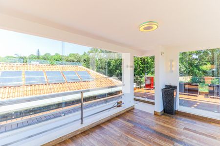 Casa à venda com 343m², 4 quartos e 6 vagas Casa à venda com 343m², 4 quartos e 6 vagasQuarto Rooftop