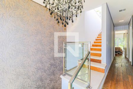 Casa à venda com 343m², 4 quartos e 6 vagas Casa à venda com 343m², 4 quartos e 6 vagasHall Quartos