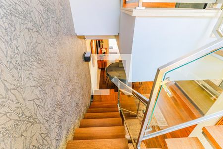 Casa à venda com 343m², 4 quartos e 6 vagas Casa à venda com 343m², 4 quartos e 6 vagasHall Quartos