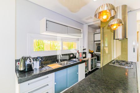 Casa à venda com 343m², 4 quartos e 6 vagas Casa à venda com 343m², 4 quartos e 6 vagasCozinha