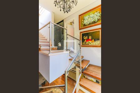 Casa à venda com 343m², 4 quartos e 6 vagas Casa à venda com 343m², 4 quartos e 6 vagasHall Quartos
