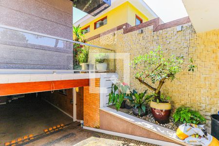 Casa à venda com 343m², 4 quartos e 6 vagas Casa à venda com 343m², 4 quartos e 6 vagasGaragem