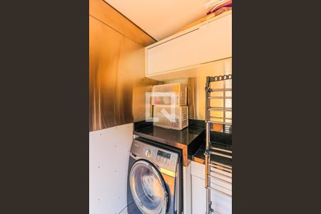 Casa à venda com 343m², 4 quartos e 6 vagas Casa à venda com 343m², 4 quartos e 6 vagasÁrea de Serviço