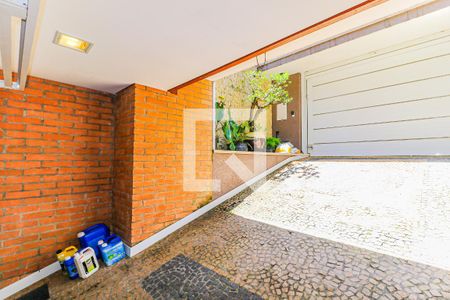 Casa à venda com 343m², 4 quartos e 6 vagas Casa à venda com 343m², 4 quartos e 6 vagasGaragem