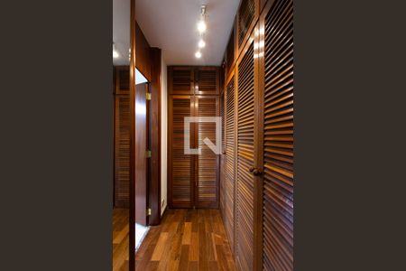 Casa à venda com 330m², 4 quartos e 5 vagasSuíte 2