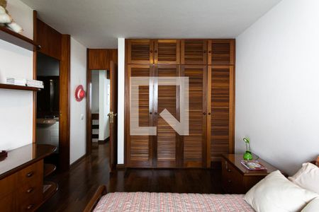 Casa à venda com 330m², 4 quartos e 5 vagasQuarto 1