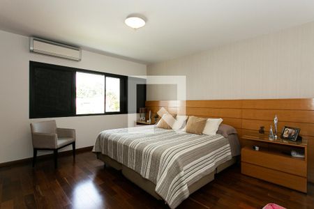 Casa à venda com 330m², 4 quartos e 5 vagasSuíte 2