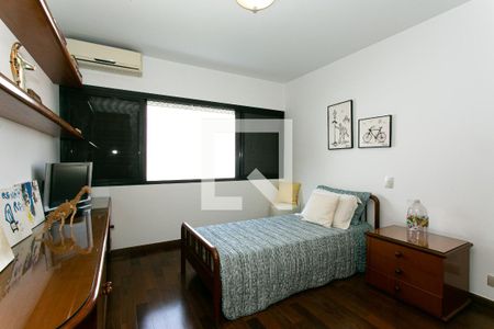 Casa à venda com 330m², 4 quartos e 5 vagasQuarto 2