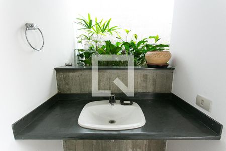 Casa à venda com 330m², 4 quartos e 5 vagasBanheiro do Espaço de Lazer