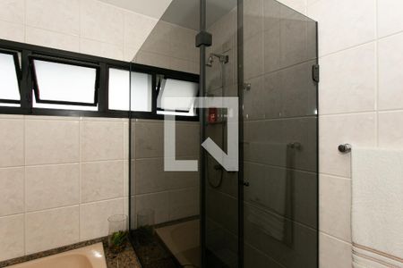 Casa à venda com 330m², 4 quartos e 5 vagasBanheiro dos Quartos