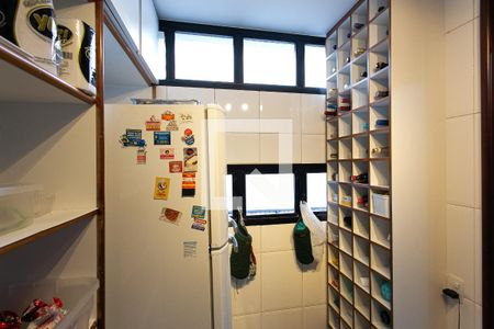 Casa à venda com 330m², 4 quartos e 5 vagasCozinha - Despensa