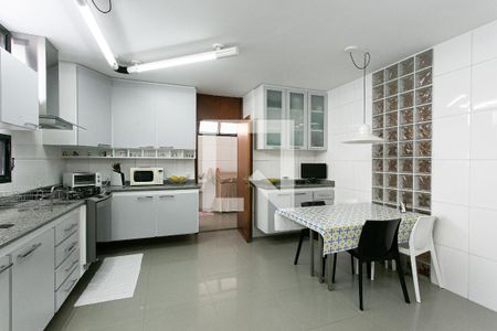 Casa à venda com 330m², 4 quartos e 5 vagasCozinha