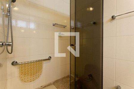 Casa à venda com 330m², 4 quartos e 5 vagasBanheiro da Suíte 1