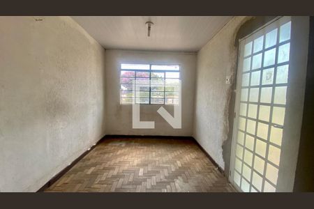 Casa à venda com 195m², 4 quartos e 2 vagas Casa à venda com 195m², 4 quartos e 2 vagasQuarto