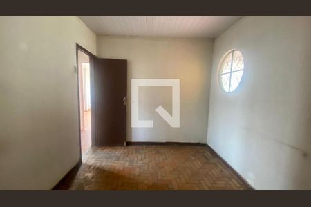 Casa à venda com 195m², 4 quartos e 2 vagas Casa à venda com 195m², 4 quartos e 2 vagasQuarto