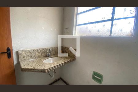 Casa à venda com 195m², 4 quartos e 2 vagas Casa à venda com 195m², 4 quartos e 2 vagasBanheiro Social