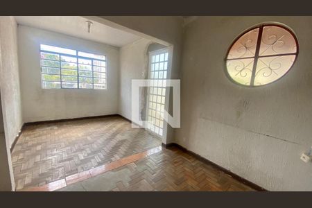 Casa à venda com 195m², 4 quartos e 2 vagas Casa à venda com 195m², 4 quartos e 2 vagasQuarto