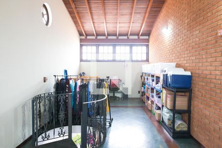 Casa à venda com 230m², 3 quartos e 6 vagas Casa à venda com 230m², 3 quartos e 6 vagasSotão
