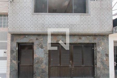 Casa à venda com 250m², 2 quartos e 1 vaga Casa à venda com 250m², 2 quartos e 1 vagaFachada