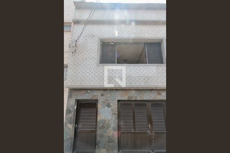 Casa à venda com 250m², 2 quartos e 1 vaga Casa à venda com 250m², 2 quartos e 1 vagaFachada