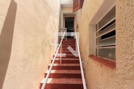 Casa à venda com 250m², 2 quartos e 1 vaga Casa à venda com 250m², 2 quartos e 1 vagaescada de entrada