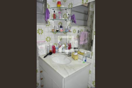 Casa à venda com 200m², 4 quartos e 2 vagasBanheiro