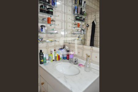 Casa à venda com 200m², 4 quartos e 2 vagasBanheiro