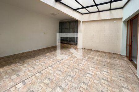 Casa à venda com 230m², 3 quartos e 1 vagaPátio