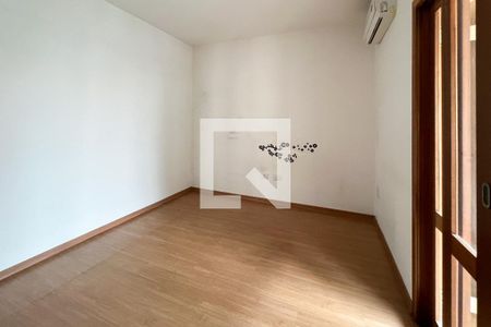 Casa à venda com 230m², 3 quartos e 1 vagaSuíte 