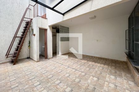 Casa à venda com 230m², 3 quartos e 1 vagaPátio