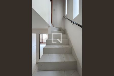 Casa à venda com 230m², 3 quartos e 1 vagaEscada