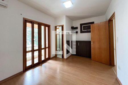 Casa à venda com 230m², 3 quartos e 1 vagaSuíte 