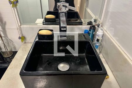 Apartamento à venda com 83m², 2 quartos e 2 vagas Apartamento à venda com 83m², 2 quartos e 2 vagasBanheiro