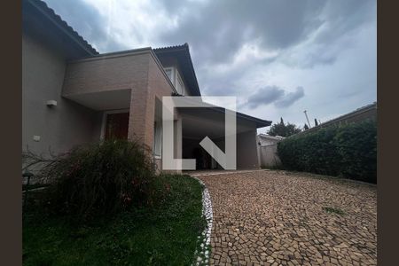 Casa à venda com 700m², 4 quartos e 5 vagas Casa à venda com 700m², 4 quartos e 5 vagasÁrea comum